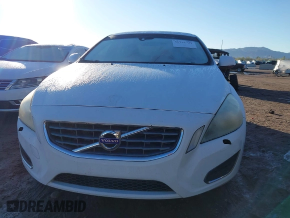 2013 Volvo S60 T5 Premier z VIN YV1612FS8D2207610, wystawiony jako IAAI lot #41752739 z przebiegiem Nie podano mil oraz . Historia ofert i sprzedaży dostępna na DreamBid. Obrazek 6.