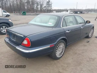 2007 Jaguar XJ Vanden Plas with VIN SAJWA82BX7SH11650, listed as a IAAI auction lot 41243103 with 1 mi miles. Bid and sale history available at carsss.com. Image 4.
