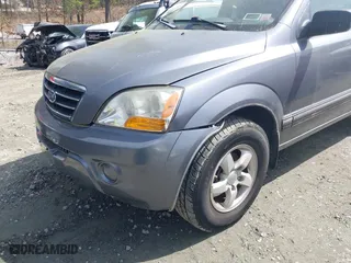 2008 Kia Sorento LX with VIN KNDJC735185846471, listed as a IAAI auction lot 41910403 with 44,740 mi miles. Bid and sale history available at carsss.com. Image 6.