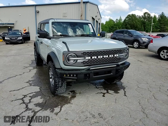 2023 Ford Bronco z VIN 1FMEE5DP8PLB29801, wystawiony jako Copart lot #55086715 z przebiegiem 14 826 mil mil oraz Szkoda całkowita • Salvage title. Historia ofert i sprzedaży dostępna na DreamBid. Obrazek 13.