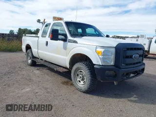 2016 Ford Super Duty F-250 SRW XLT with VIN 1FT7X2B62GEC44396, listed as a IAAI auction lot 40302095 with 154,762 mi miles. Bid and sale history available at carsss.com. Image 1.