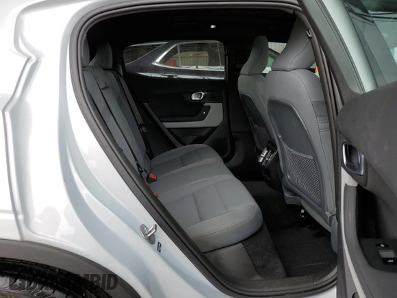 2023 Polestar 2 z VIN YSMED3KA2PL150982, wystawiony jako Copart lot #50686655 z przebiegiem 36 311 mil mil oraz Tytuł czysty. Historia ofert i sprzedaży dostępna na DreamBid. Obrazek 10.
