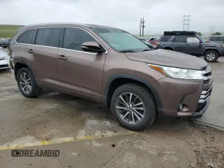2017 Toyota Highlander XLE with VIN 5TDJZRFH4HS398415, listed as a Copart auction lot 59386805 with 105,463 mi miles and Salvage title. Bid and sale history available at DreamBid. Image 4.