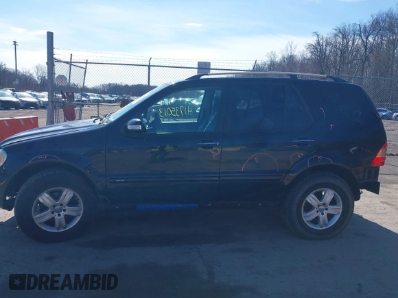 2005 Mercedes-Benz M-Class 3.7L with VIN 4JGAB57E05A537929, listed as a IAAI auction lot 41735013 with 175,695 mi miles. Bid and sale history available at carsss.com. Image 14.