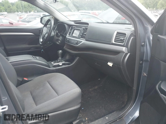 2018 Toyota Highlander LE with VIN 5TDBZRFH8JS875311, listed as a IAAI auction lot 42673189 with 180,025 mi miles and . Bid and sale history available at DreamBid. Image 5.