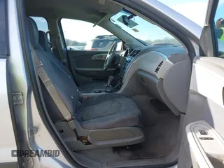2012 Chevrolet Traverse LS z VIN 1GNKRFED7CJ330186, wystawiony jako IAAI lot #41806198 z przebiegiem 132 703 mil mil oraz . Historia ofert i sprzedaży dostępna na DreamBid. Obrazek 5.