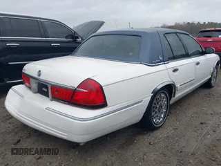 1999 Mercury Grand Marquis GS z VIN 2MEFM74W9XX622371, wystawiony jako IAAI lot #41721054 z przebiegiem 131 724 mil mil oraz . Historia ofert i sprzedaży dostępna na DreamBid. Obrazek 4.