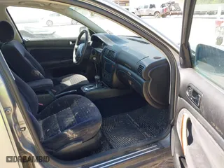 2002 Volkswagen Passat GLS with VIN WVWPD63B12P448213, listed as a IAAI auction lot 41992748 with 189,370 mi miles. Bid and sale history available at carsss.com. Image 5.