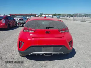 2019 Hyundai Veloster Premium с VIN KMHTG6AF9KU003775, выставлен на аукционе IAAI как лот 41821981 с пробегом 61 510 миль миль и . История ставок и продаж доступна на DreamBid. Изображение 16.