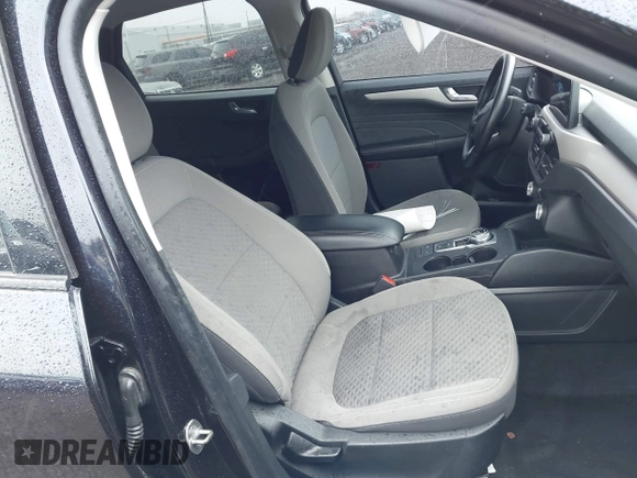 2021 Ford Escape SE z VIN 1FMCU9G63MUB17887, wystawiony jako IAAI lot #42005945 z przebiegiem 63 610 mil mil oraz . Historia ofert i sprzedaży dostępna na DreamBid. Obrazek 5.