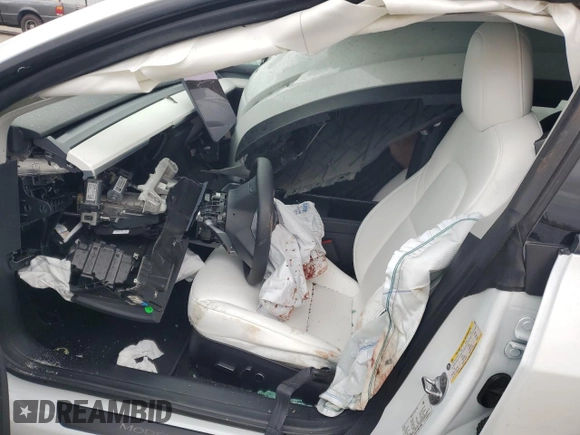 2022 Tesla Model 3 z VIN 5YJ3E1EA8NF244865, wystawiony jako Copart lot #55698465 z przebiegiem Nie podano mil oraz Szkoda całkowita • Salvage title. Historia ofert i sprzedaży dostępna na DreamBid. Obrazek 7.