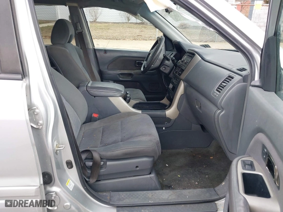 2006 Honda Pilot EX with VIN 2HKYF18426H553632, listed as a IAAI auction lot 41656610 with 154,470 mi miles. Bid and sale history available at carsss.com. Image 5.