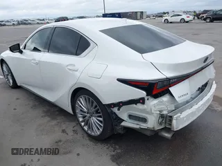 2022 Lexus IS 300 z VIN JTHDA1D23N5121856, wystawiony jako IAAI lot #41146026 z przebiegiem 58 937 mil mil oraz . Historia ofert i sprzedaży dostępna na DreamBid. Obrazek 3.