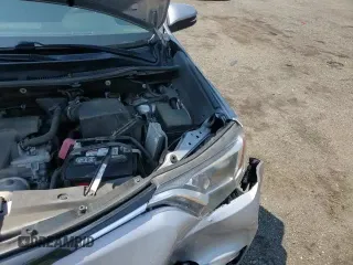 2018 Toyota RAV4 XLE z VIN 2T3RFREV0JW719356, wystawiony jako Copart lot #63322055 z przebiegiem 123 040 mil mil oraz Szkoda całkowita • Salvage title. Historia ofert i sprzedaży dostępna na DreamBid. Obrazek 16.