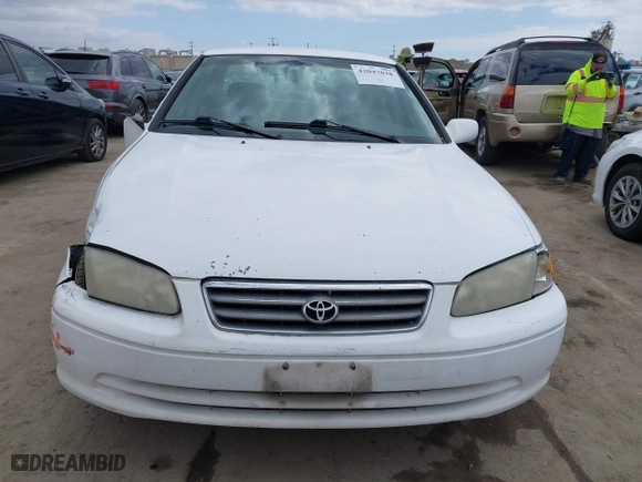2000 Toyota Camry CE with VIN JT2BG22K0Y0430680, listed as a IAAI auction lot 42047038 with 195,572 mi miles. Bid and sale history available at carsss.com. Image 12.