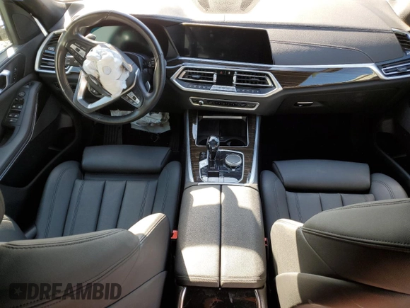 2021 BMW X5 xDrive40i z VIN 5UXCR6C06M9E05607, wystawiony jako Copart lot #52524425 z przebiegiem Nie podano mil oraz Szkoda całkowita • Salvage title. Historia ofert i sprzedaży dostępna na DreamBid. Obrazek 8.