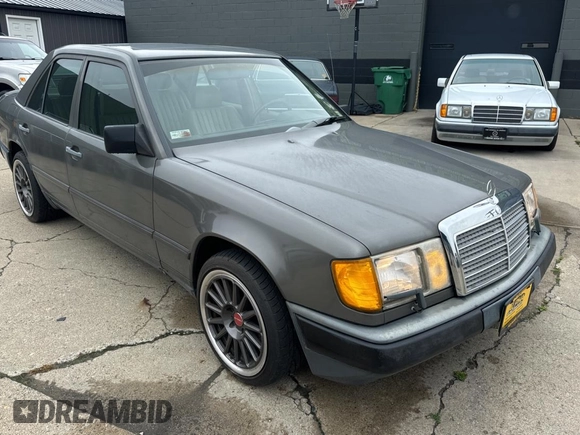 1989 Mercedes-Benz 300 E с VIN WDBEA30D2KB022367, выставлен на аукционе Copart как лот 60087495 с пробегом 76 930 миль миль и Чистый • Clean title. История ставок и продаж доступна на DreamBid. Изображение 1.