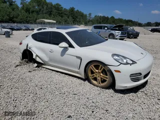 2013 Porsche Panamera with VIN WP0AA2A74DL014271, listed as a Copart auction lot 69182284 with 0 mi miles and Salvage Title. Bid and sale history available at carsss.com. Image 4.