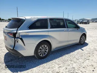 2021 Toyota Sienna XLE with VIN 5TDYRKEC0MS068583, listed as a Copart auction lot 53521605 with 66,162 mi miles and Salvage title. Bid and sale history available at DreamBid. Image 3.