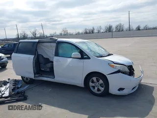 2016 Toyota Sienna LE AAS with VIN 5TDKK3DC2GS731724, listed as a IAAI auction lot 41631571 with 88,900 mi miles. Bid and sale history available at carsss.com. Image 13.
