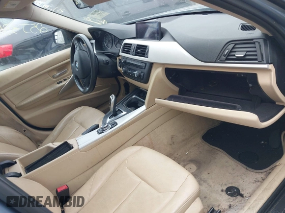 2013 BMW 3 Series 328i xDrive z VIN WBA3B3C53DF531564, wystawiony jako IAAI lot #41927678 z przebiegiem Nie podano mil oraz . Historia ofert i sprzedaży dostępna na DreamBid. Obrazek 5.
