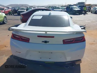 2018 Chevrolet Camaro ZL1 z VIN 1G1FK1R60J0165882, wystawiony jako IAAI lot #41859936 z przebiegiem Nie podano mil oraz . Historia ofert i sprzedaży dostępna na DreamBid. Obrazek 17.
