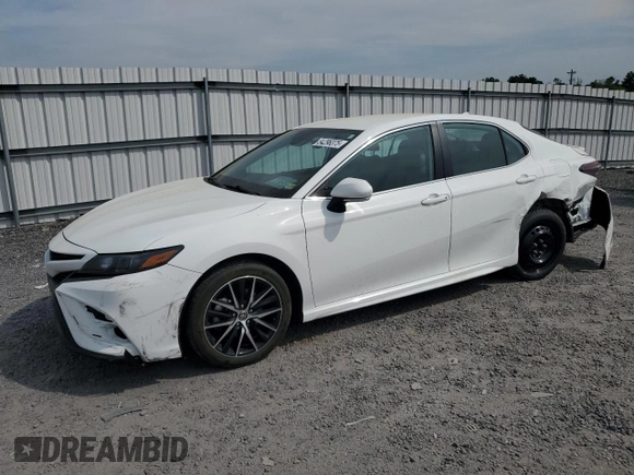 2022 Toyota Camry SE with VIN 4T1G11AK6NU073211, listed as a Copart auction lot 53897755 with 65,443 mi miles and Salvage Title. Bid and sale history available at DreamBid. Image 1.