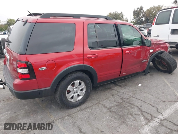 2007 Ford Explorer XLT z VIN 1FMEU63E67UA49738, wystawiony jako IAAI lot #42401780 z przebiegiem 75 927 mil mil oraz . Historia ofert i sprzedaży dostępna na DreamBid. Obrazek 4.