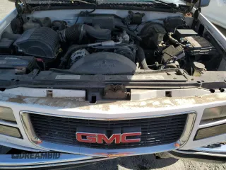 1999 GMC Sierra 1500 z VIN 1GTGC24RXXR721667, wystawiony jako Copart lot #58575985 z przebiegiem 201 752 mil mil oraz Czysty tytuł • Clean title. Historia ofert i sprzedaży dostępna na DreamBid. Obrazek 11.