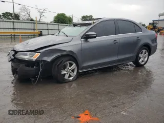 2011 Volkswagen Jetta TDI w/Nav z VIN 3VWLL7AJ5BM131054, wystawiony jako Copart lot #57447585 z przebiegiem 133 633 mil mil oraz Szkoda całkowita • Salvage title. Historia ofert i sprzedaży dostępna na DreamBid. Obrazek 1.
