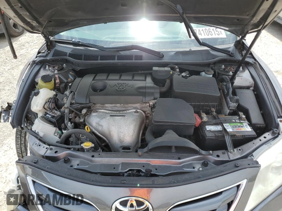 2011 Toyota Camry LE z VIN 4T4BF3EK9BR180367, wystawiony jako Copart lot #57410615 z przebiegiem 226 183 mil mil oraz Szkoda całkowita • Salvage title. Historia ofert i sprzedaży dostępna na DreamBid. Obrazek 11.