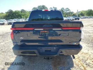 2024 Ford F-150 Lightning Lariat z VIN 1FT6W5L7XRWG09914, wystawiony jako Copart lot #52040985 z przebiegiem 2 588 mil mil oraz Szkoda całkowita • Salvage title. Historia ofert i sprzedaży dostępna na DreamBid. Obrazek 6.