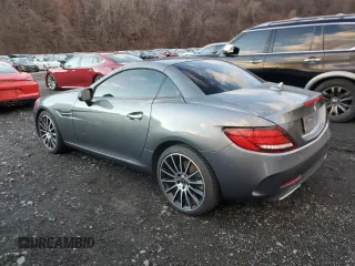 2020 Mercedes-Benz SLC 300 z VIN W1KPK3JA0LF172375, wystawiony jako Copart lot #56552705 z przebiegiem 16 831 mil mil oraz Nie do naprawy. Historia ofert i sprzedaży dostępna na DreamBid. Obrazek 2.