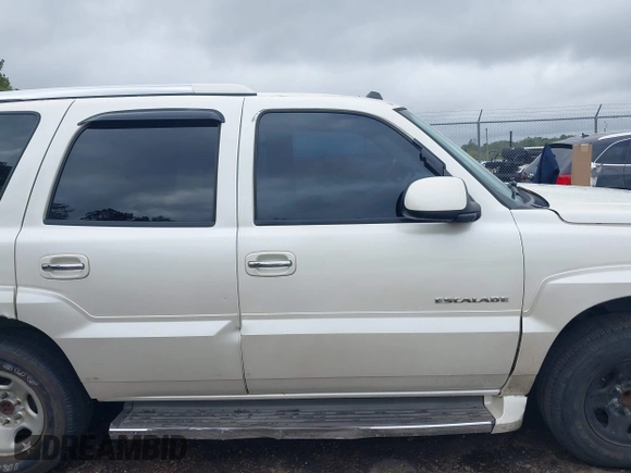 2005 Cadillac Escalade z VIN 1GYEC63TX5R125669, wystawiony jako IAAI lot #40783533 z przebiegiem 364 924 mil mil oraz . Historia ofert i sprzedaży dostępna na DreamBid. Obrazek 13.
