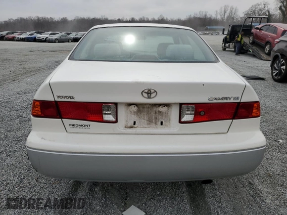 2001 Toyota Camry CE z VIN JT2BG22K210600687, wystawiony jako Copart lot #48807225 z przebiegiem 307 479 mil mil oraz Szkoda całkowita • Salvage title. Historia ofert i sprzedaży dostępna na DreamBid. Obrazek 6.