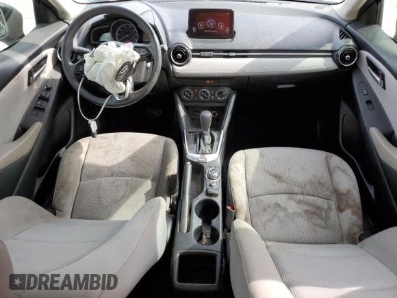 2019 Toyota Yaris L z VIN 3MYDLBYV0KY500741, wystawiony jako Copart lot #53882565 z przebiegiem 118 190 mil mil oraz Nie do naprawy • Non repairable. Historia ofert i sprzedaży dostępna na DreamBid. Obrazek 8.