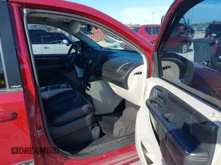 2014 Chrysler Town & Country Touring with VIN 2C4RC1BG9ER157652, listed as a IAAI auction lot 40449592 with 156,131 mi miles. Bid and sale history available at carsss.com. Image 5.