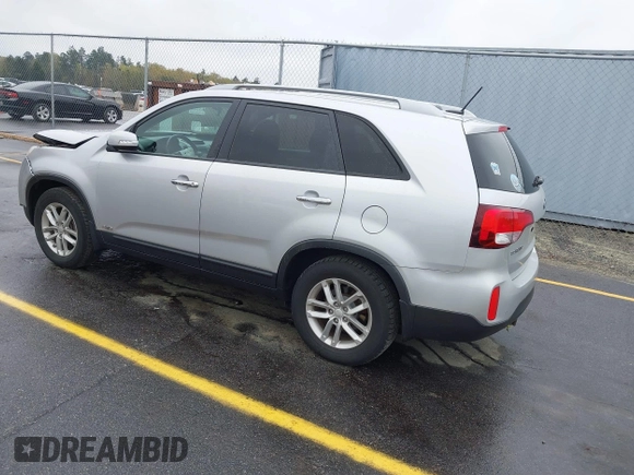 2015 Kia Sorento LX with VIN 5XYKTCA63FG610482, listed as a IAAI auction lot 41846658 with 120,529 mi miles. Bid and sale history available at carsss.com. Image 3.
