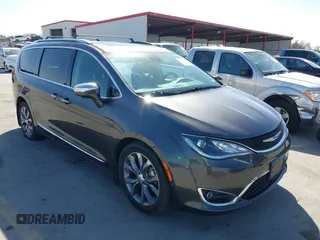 2018 Chrysler Pacifica Limited z VIN 2C4RC1GG4JR321621, wystawiony jako IAAI lot #41825430 z przebiegiem 79 782 mil mil oraz . Historia ofert i sprzedaży dostępna na DreamBid. Obrazek 1.
