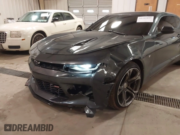 2018 Chevrolet Camaro 2SS with VIN 1G1FH1R76J0190616, listed as a IAAI auction lot 41595815 with 33,084 mi miles and . Bid and sale history available at DreamBid. Image 6.