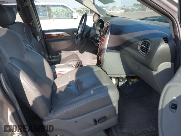 2005 Chrysler Town & Country Limited with VIN 2C8GP64L45R338921, listed as a IAAI auction lot 42105691 with 288,600 mi miles. Bid and sale history available at carsss.com. Image 5.