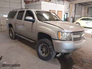 2007 Chevrolet Suburban LTZ with VIN 3GNFC16057G264519, listed as a IAAI auction lot 41641397 with 235,431 mi miles. Bid and sale history available at carsss.com. Image 1.