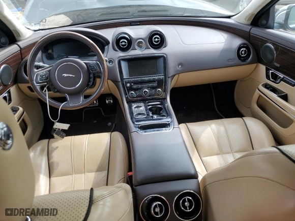 2014 Jaguar XJ with VIN SAJWJ2GD4E8V70170, listed as a Copart auction lot 69662054 with 121,188 mi miles and Non Repairable. Bid and sale history available at carsss.com. Image 8.