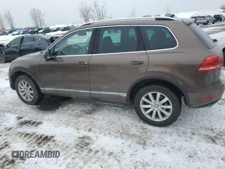 2012 Volkswagen Touareg Sport z VIN WVGEF9BP8CD006057, wystawiony jako Copart lot #47739265 z przebiegiem 213 580 mil mil oraz Szkoda całkowita • Salvage title. Historia ofert i sprzedaży dostępna na DreamBid. Obrazek 2.