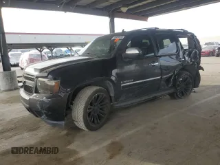 2009 Chevrolet Tahoe LTZ z VIN 1GNFC33039R102911, wystawiony jako Copart lot #46930555 z przebiegiem 243 619 mil mil oraz Szkoda całkowita • Salvage title. Historia ofert i sprzedaży dostępna na DreamBid. Obrazek 1.