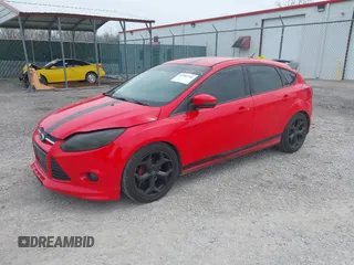 2014 Ford Focus SE with VIN 1FADP3K21EL275515, listed as a IAAI auction lot 42064704 with 142,147 mi miles. Bid and sale history available at carsss.com. Image 2.