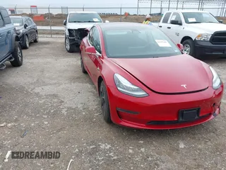 2018 Tesla Model 3 Long Range Battery z VIN 5YJ3E1EB8JF119898, wystawiony jako IAAI lot #42297445 z przebiegiem 29 555 mil mil oraz . Historia ofert i sprzedaży dostępna na DreamBid. Obrazek 1.