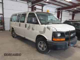 2006 Chevrolet Express Cargo z VIN 1GCFG15X861218563, wystawiony jako IAAI lot #40307047 z przebiegiem 216 786 mil mil oraz . Historia ofert i sprzedaży dostępna na DreamBid. Obrazek 1.