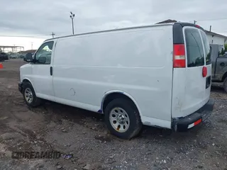 2013 Chevrolet Express Cargo z VIN 1GCSGAFX0D1171717, wystawiony jako IAAI lot #41996946 z przebiegiem 198 354 mil mil oraz . Historia ofert i sprzedaży dostępna na DreamBid. Obrazek 3.