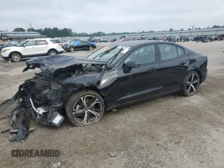 2024 Volvo S60 Core Dark Theme z VIN 7JRL12TK6RG323297, wystawiony jako Copart lot #53923895 z przebiegiem Nie podano mil oraz Szkoda całkowita • Salvage title. Historia ofert i sprzedaży dostępna na DreamBid. Obrazek 1.